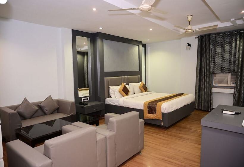 スタンダードルーム, Dolphin International