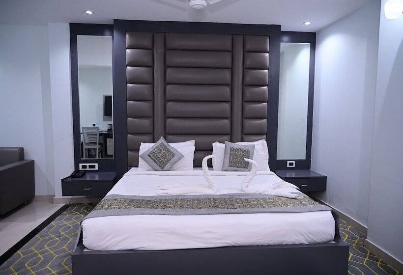 スタンダードルーム, Dolphin International