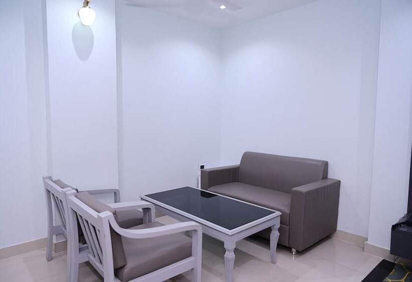 スタンダードルーム, Dolphin International