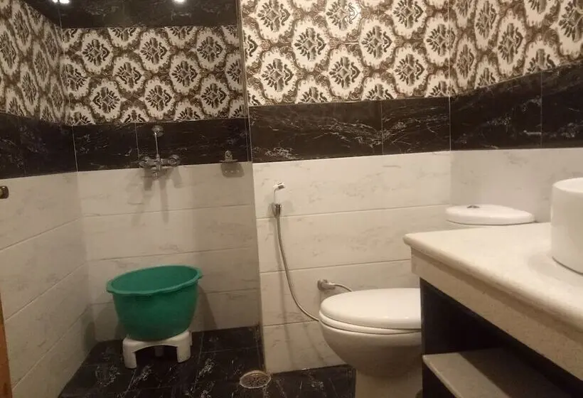 Habitació Triple Superior, Nek