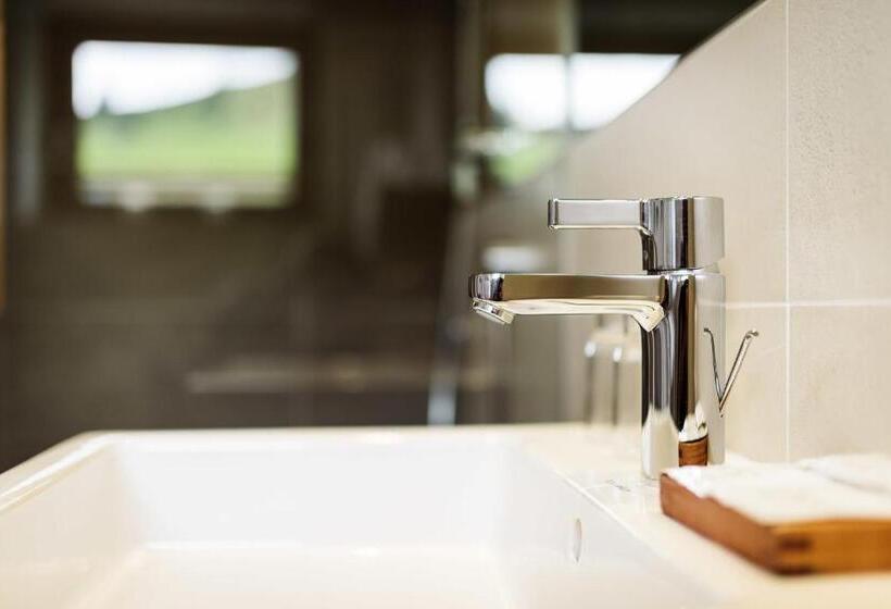 スーペリアースイート, Regina