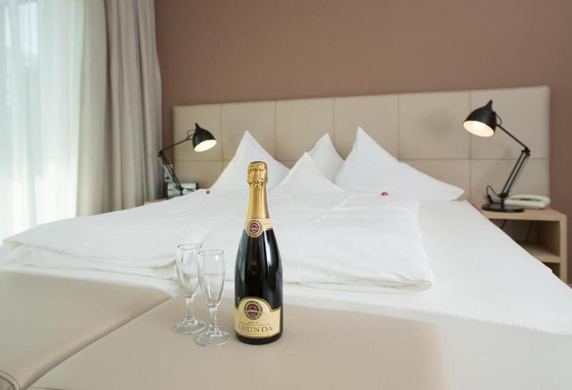 Suite with lake view, Seeberg Garni