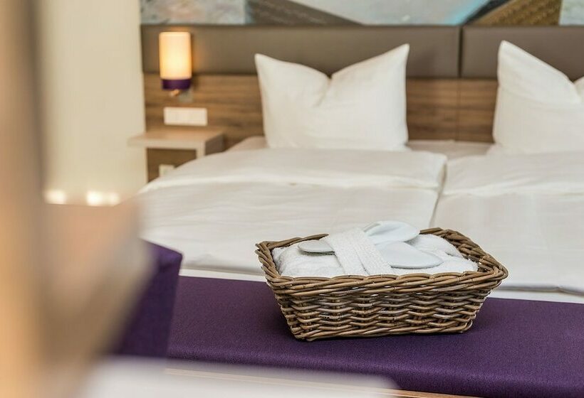 小型套房, Stratmanns