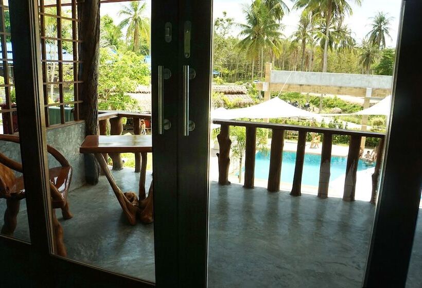 سرير فى غرفة مشتركه, Wonderland Healing Center