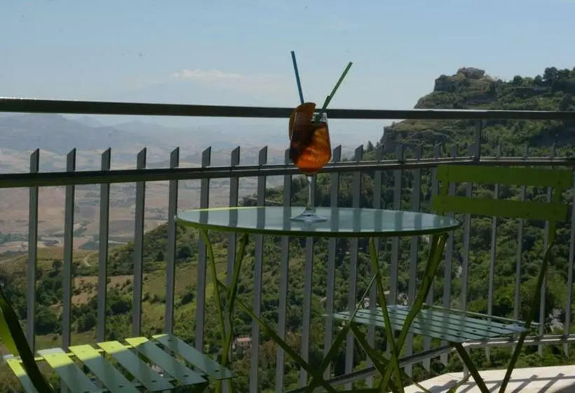 اتاق لوکس با بالکن, Un B&b Al Belvedere
