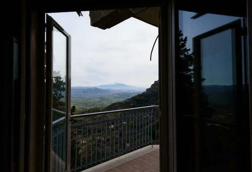 اتاق لوکس با بالکن, Un B&b Al Belvedere
