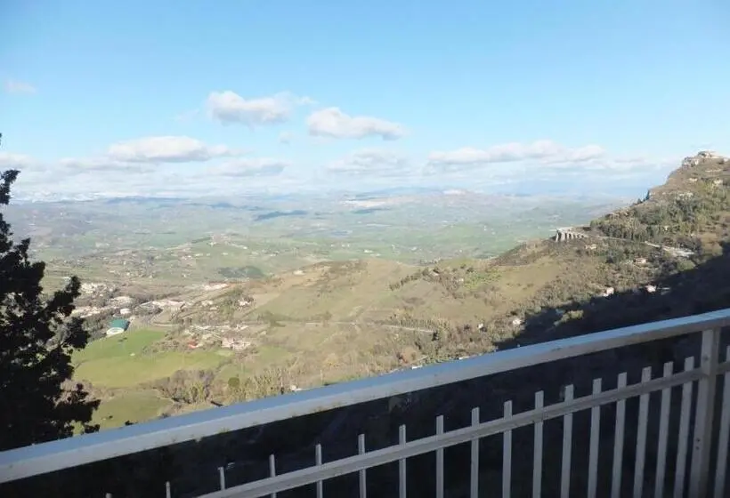 اتاق استاندارد سه تخته با بالکن, Un B&b Al Belvedere