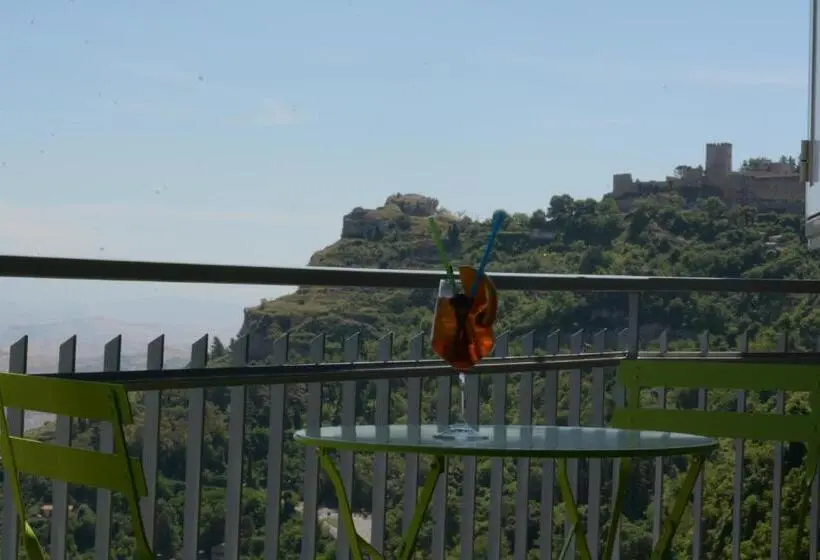 اتاق استاندارد سه تخته با بالکن, Un B&b Al Belvedere