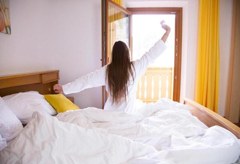 חדר סטנדרט לשלושה עם מרפסת, Almhotel Bergerhof