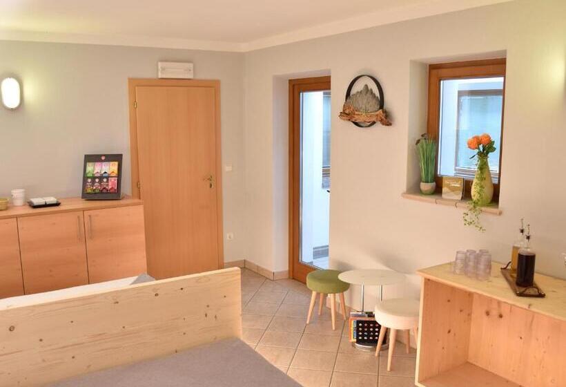 Трехместный Номер Стандарт с Балконом, Almhotel Bergerhof