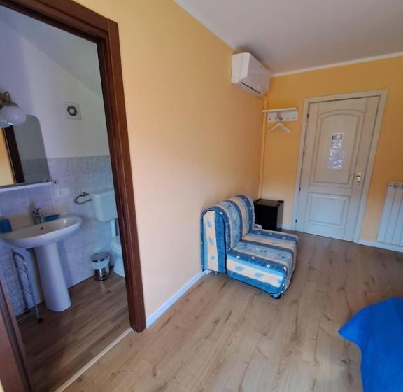 חדר משפחתי, Butterfly