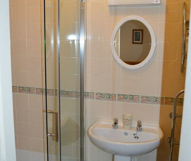 חדר סטנדרט, The Courthouse