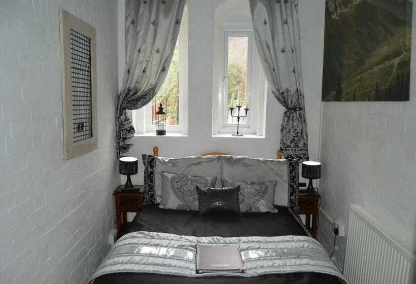 סוויטה, The Courthouse