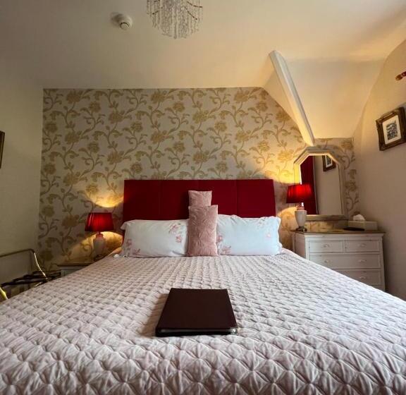 חדר סופריור, The Courthouse