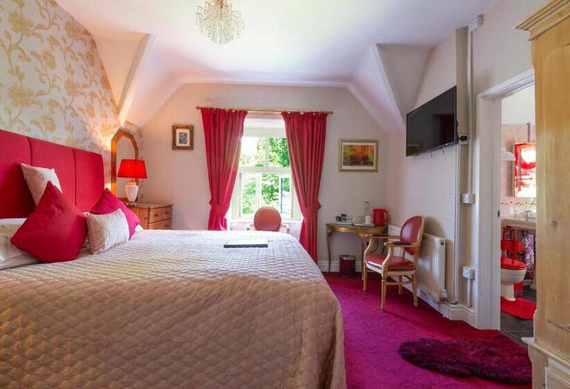 חדר סופריור, The Courthouse