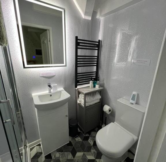 חדר סטנדרט, The Courthouse