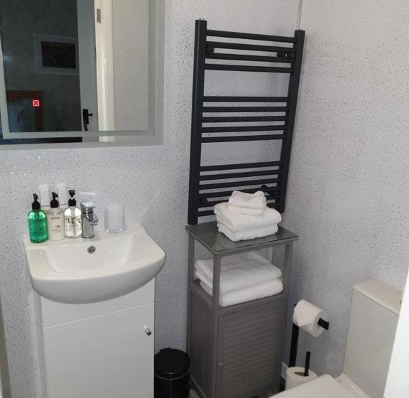 חדר סטנדרט, The Courthouse