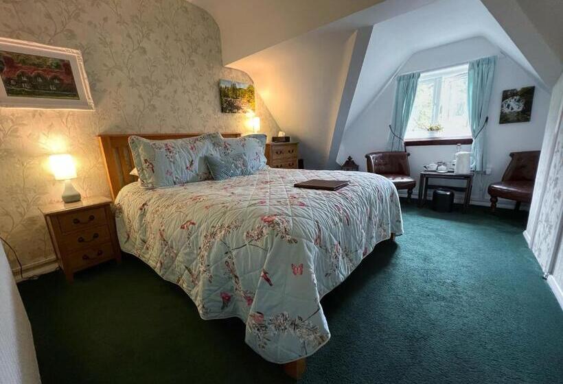 חדר סטנדרט, The Courthouse