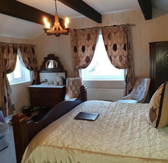 חדר דחוקס עם מיטת קינג, The Courthouse