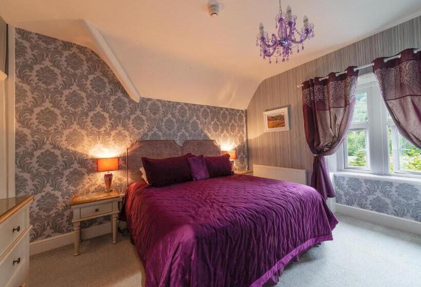 חדר סופריור, The Courthouse