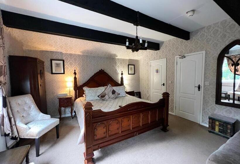 חדר דחוקס עם מיטת קינג, The Courthouse