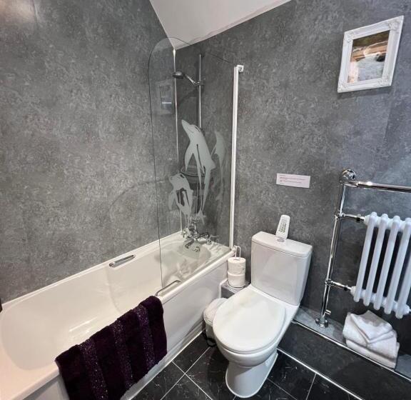 חדר סופריור, The Courthouse