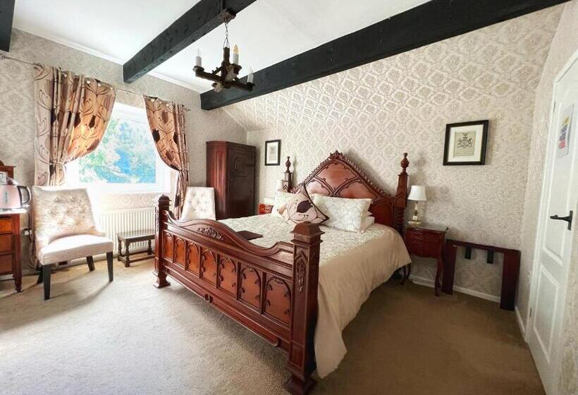 חדר דחוקס עם מיטת קינג, The Courthouse