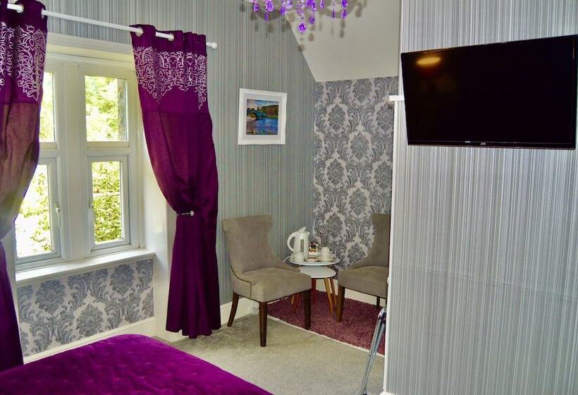 חדר סופריור, The Courthouse