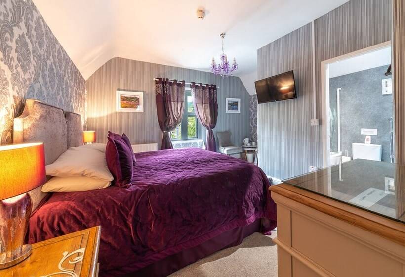 חדר סופריור, The Courthouse