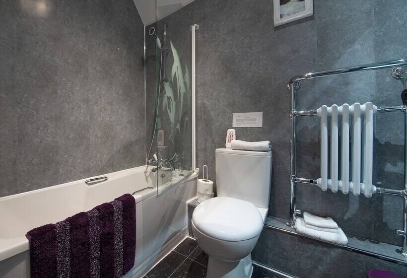 חדר סופריור, The Courthouse