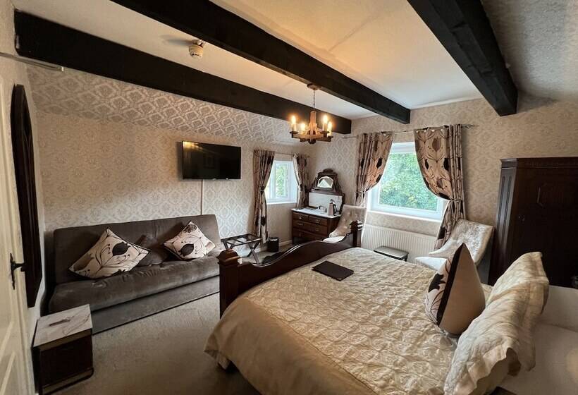 דירת חדר דלוקס, The Courthouse