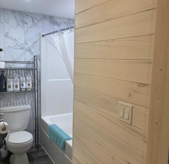 コンフォートトリプルルーム, Cougar Mountain Lodge B&b