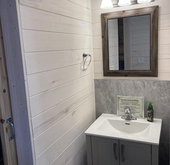 コンフォートトリプルルーム, Cougar Mountain Lodge B&b