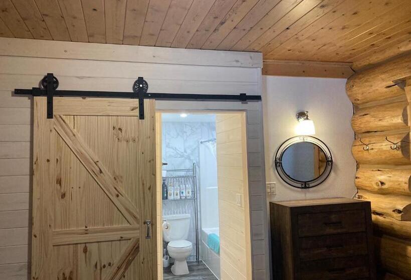 コンフォートトリプルルーム, Cougar Mountain Lodge B&b