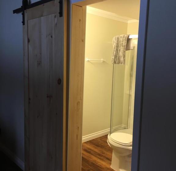 クイーンサイズベッドのスタンダードルーム, Cougar Mountain Lodge B&b