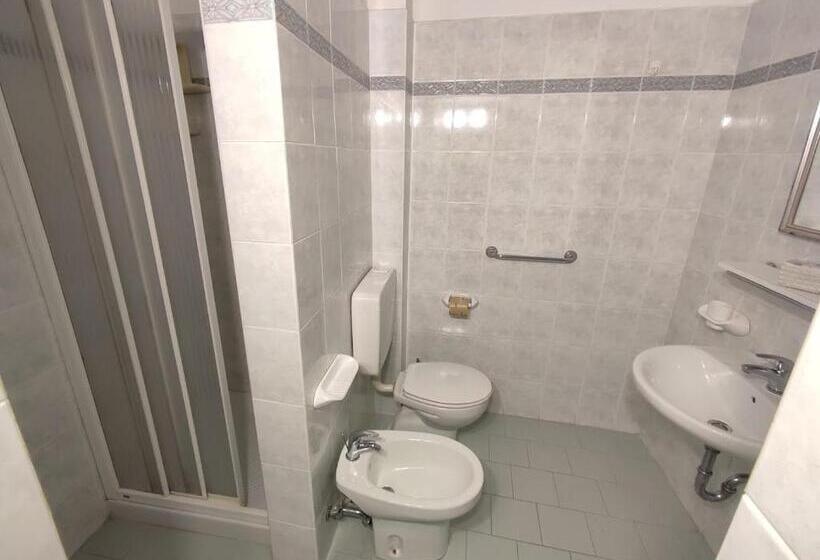 اتاق اساندارد با چشمانداز جانبی به دریا, Athena B&b