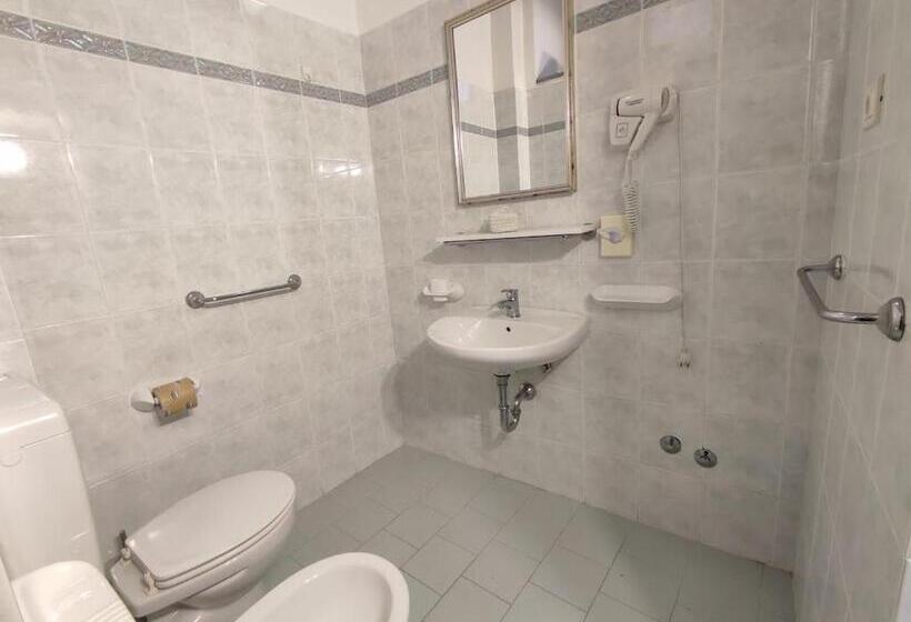 Standardzimmer mit seitlichem Meerblick, Athena B&b