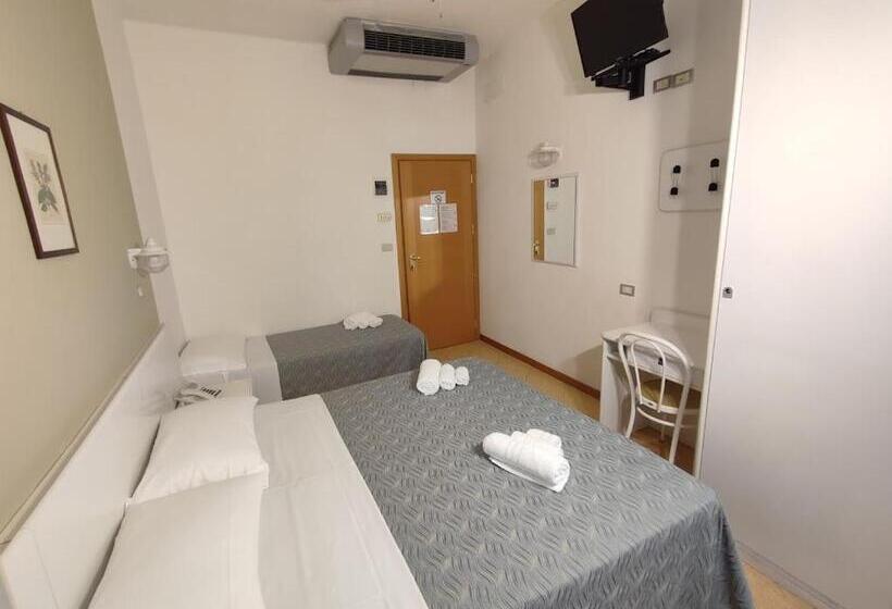 اتاق استاندارد سه نفره, Athena B&b