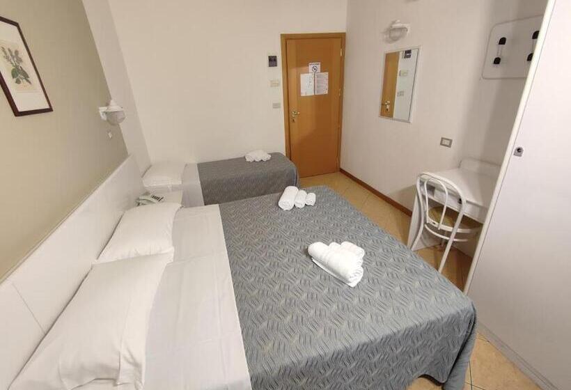 اتاق استاندارد سه نفره, Athena B&b