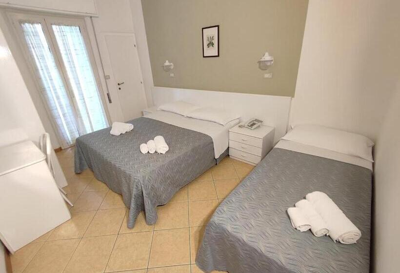 اتاق استاندارد سه نفره, Athena B&b