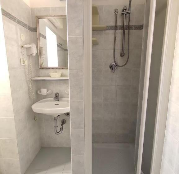 اتاق استاندارد چهار تخته, Athena B&b