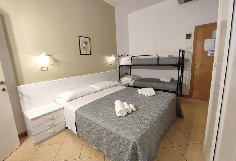 اتاق استاندارد چهار تخته, Athena B&b