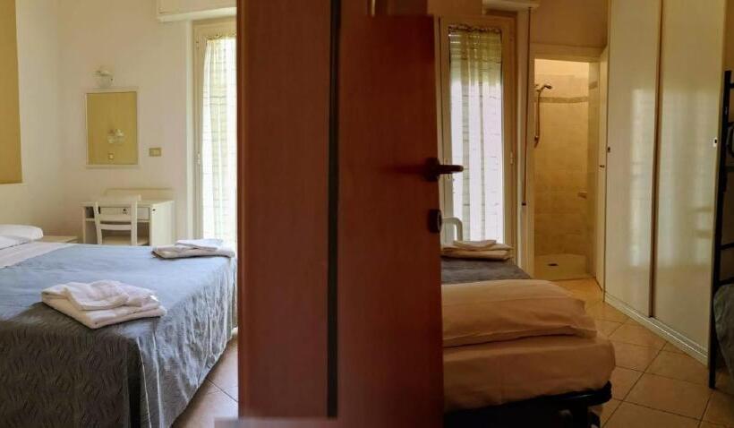 اتاق خانوادگی, Athena B&b