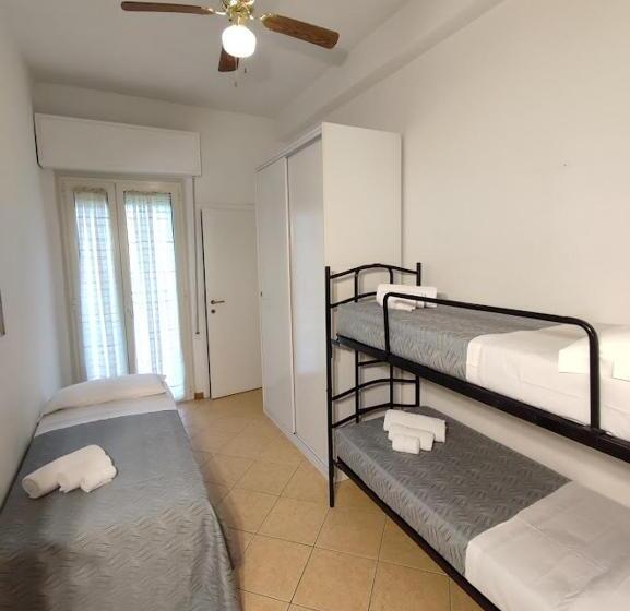 اتاق خانوادگی, Athena B&b