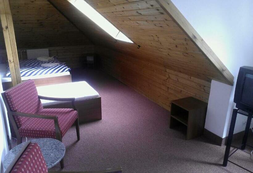 标准三人间, Bellevue