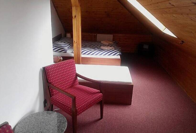 标准三人间, Bellevue