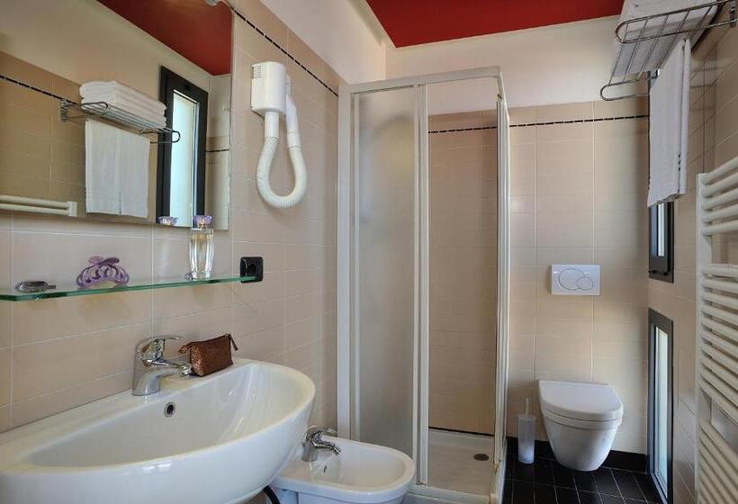 חדר סטנדרט לשלושה, Bridge