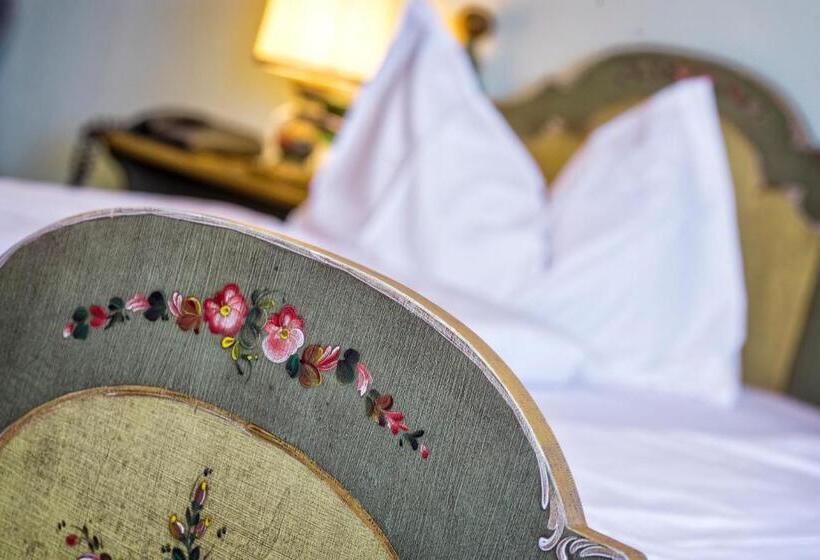 غرفة قياسية رباعية, Brunella