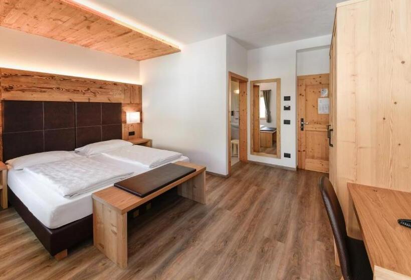 Номер Superior, Brunella