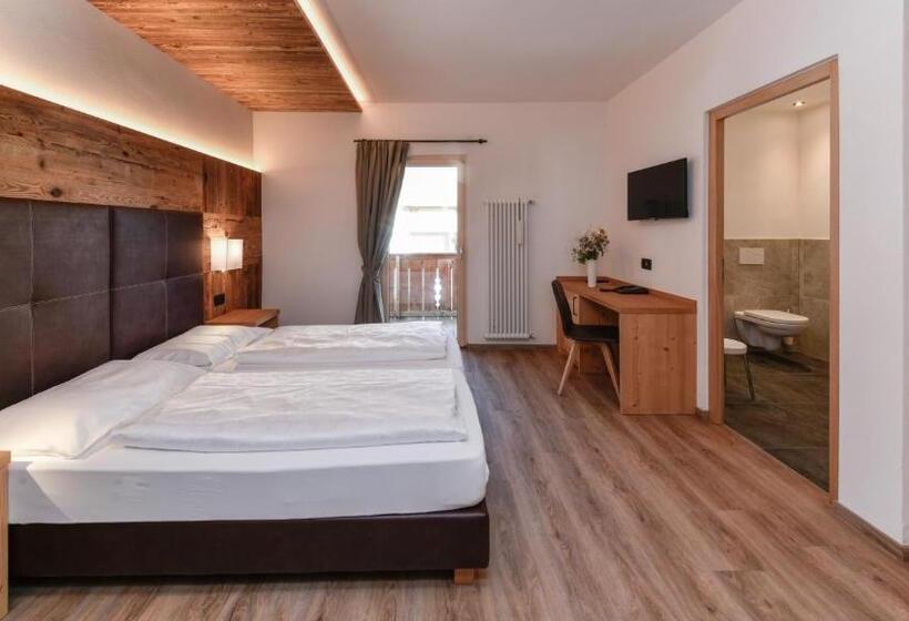 Номер Superior, Brunella